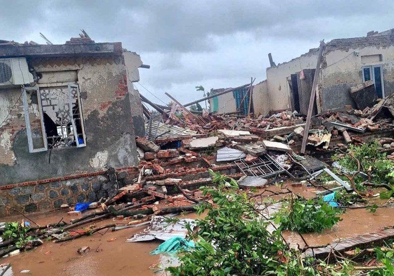 Thủ tướng chỉ đạo khẩn trương hỗ trợ Nhân dân khắc phục hậu quả bão số 10 và mưa lũ- Ảnh 1.