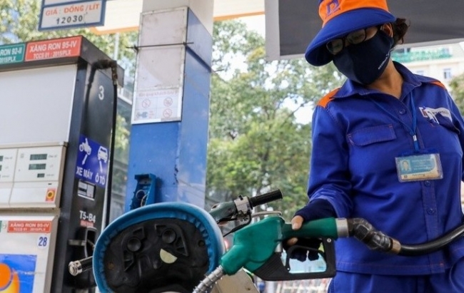 15 gio ngay 210 gia xang dau dong loat tang