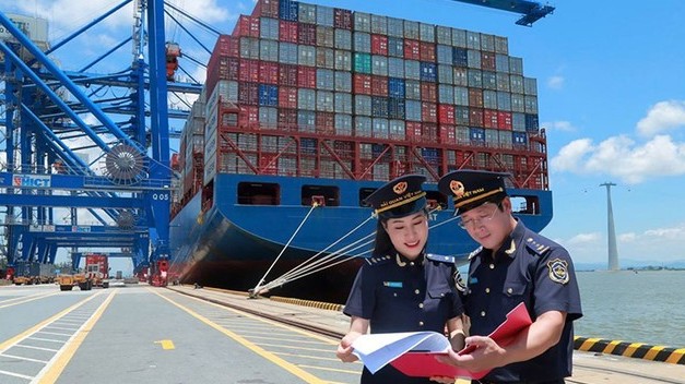 Đưa chỉ đạo các Nghị quyết của Bộ Chính trị vào thực tế cải cách pháp luật hải quan