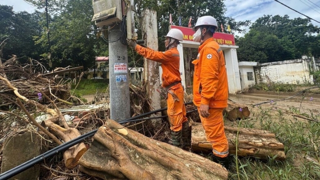 EVN yêu cầu chủ động ứng phó bão số 11 và khắc phục hậu quả Bão số 10