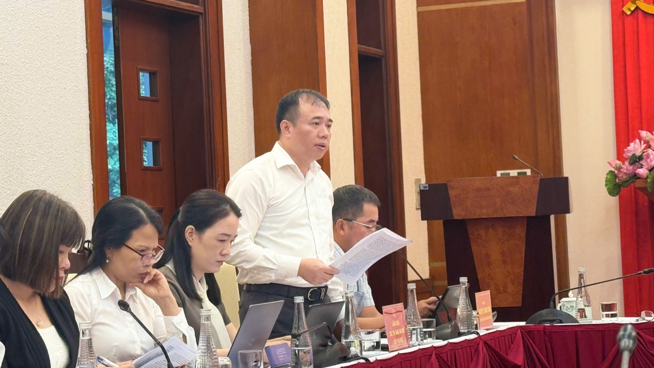 Ông Bùi Tuấn Anh - Phó Giám đốc Sở Nội vụ tỉnh Quảng Ninh – cung cấp thông tin về tình hình sau sáp nhập ở Quảng Ninh. Ảnh: T.D Ông Bùi Tuấn Anh - Phó Giám đốc Sở Nội vụ tỉnh Quảng Ninh – cung cấp thông tin về tình hình sau sáp nhập ở Quảng Ninh. Ảnh: T.D