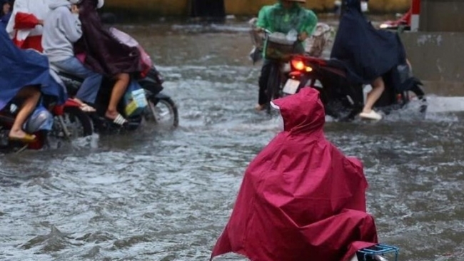 Hậu bão số 11 Matmo: Mưa lớn dồn dập sáng 7/10 Hà Nội phát sinh các điểm úng nước