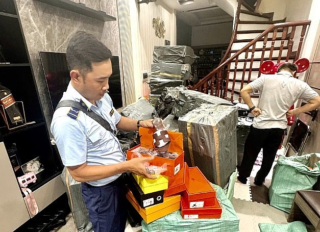 Hà Nội: Phát hiện gần 6.000 sản phẩm giày dép giả mạo nhãn hiệu nổi tiếng