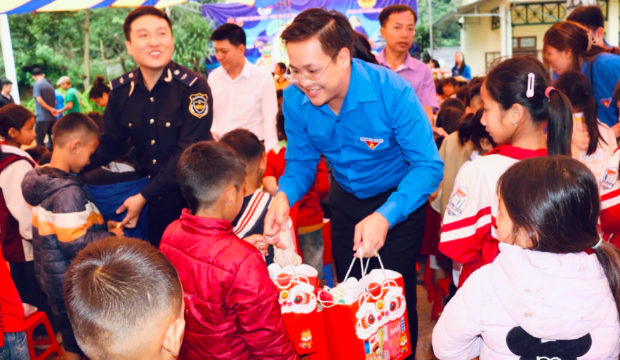 Nâng cao nhận thức cho thanh niên về giảm nghèo bền vững tại tỉnh Sơn La Nâng cao nhận thức cho thanh niên về giảm nghèo bền vững tại tỉnh Sơn La