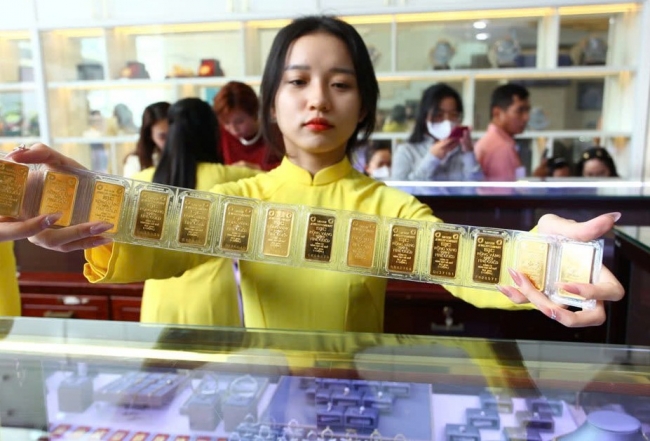 thi truong vang dung truoc nga re lon