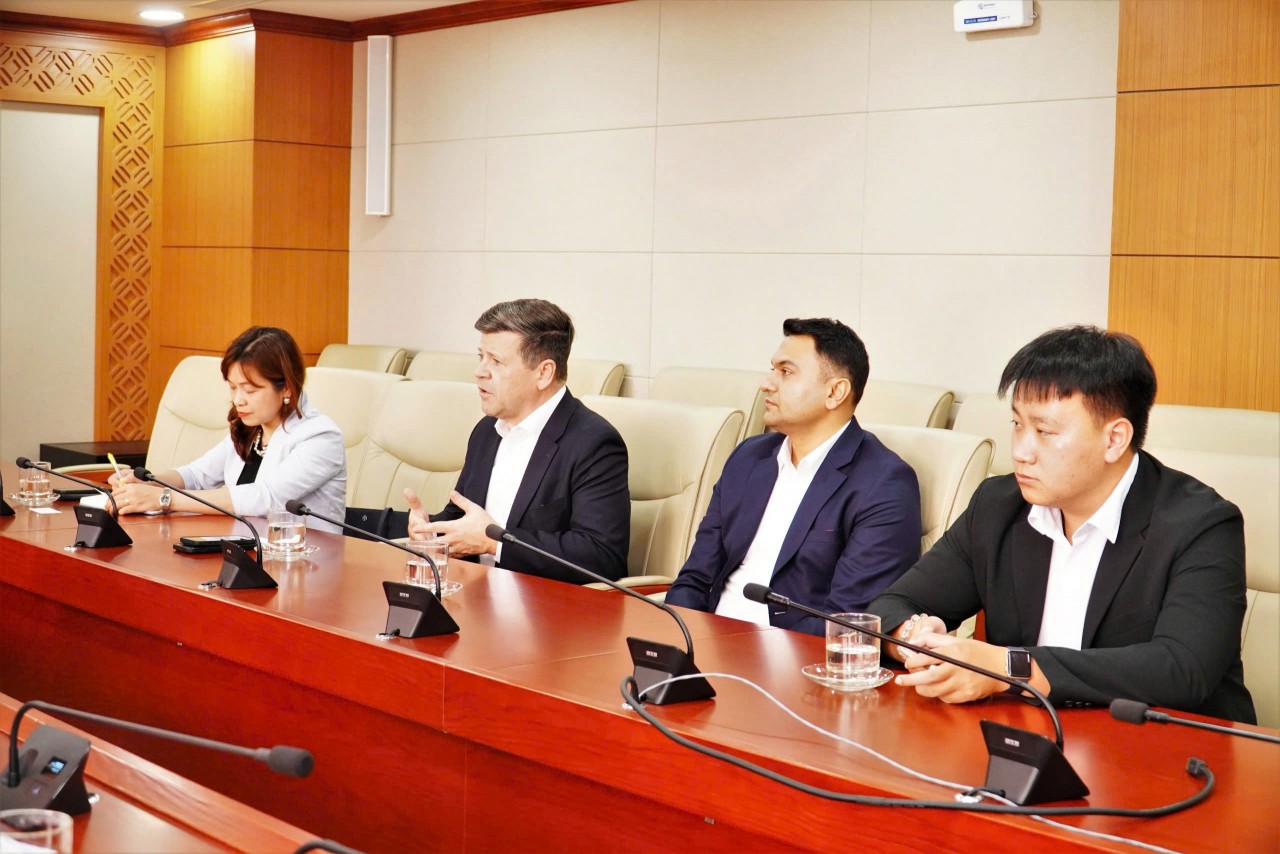 Nasdaq chúc mừng thị trường chứng khoán Việt Nam chính thức được nâng hạng theo công bố của FTSE Russell Nasdaq chúc mừng thị trường chứng khoán Việt Nam chính thức được nâng hạng theo công bố của FTSE Russell