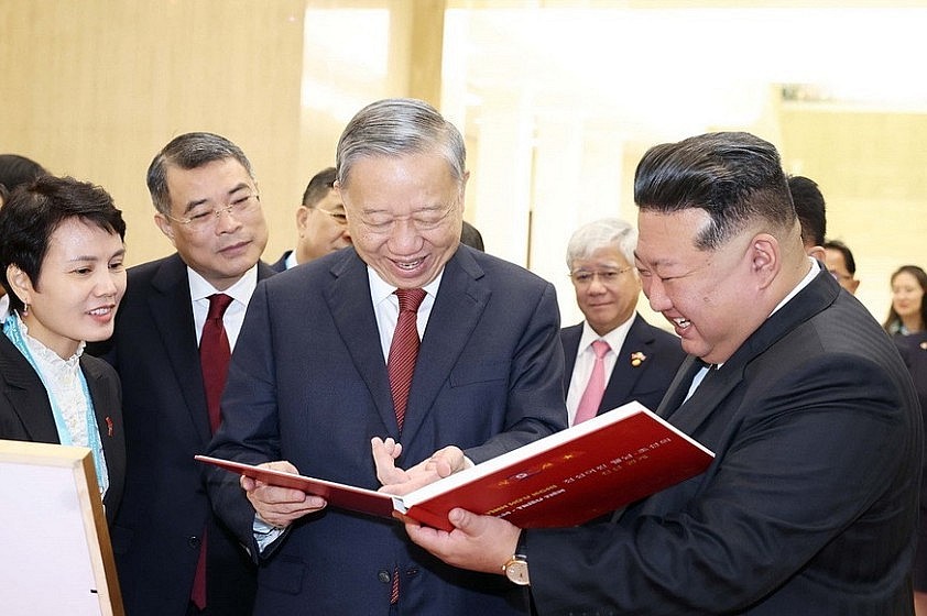 Tổng Bí thư Tô Lâm hội đàm với Tổng Bí thư, Chủ tịch Quốc vụ Triều Tiên Kim Jong Un Tổng Bí thư Tô Lâm hội đàm với Tổng Bí thư, Chủ tịch Quốc vụ Triều Tiên Kim Jong Un