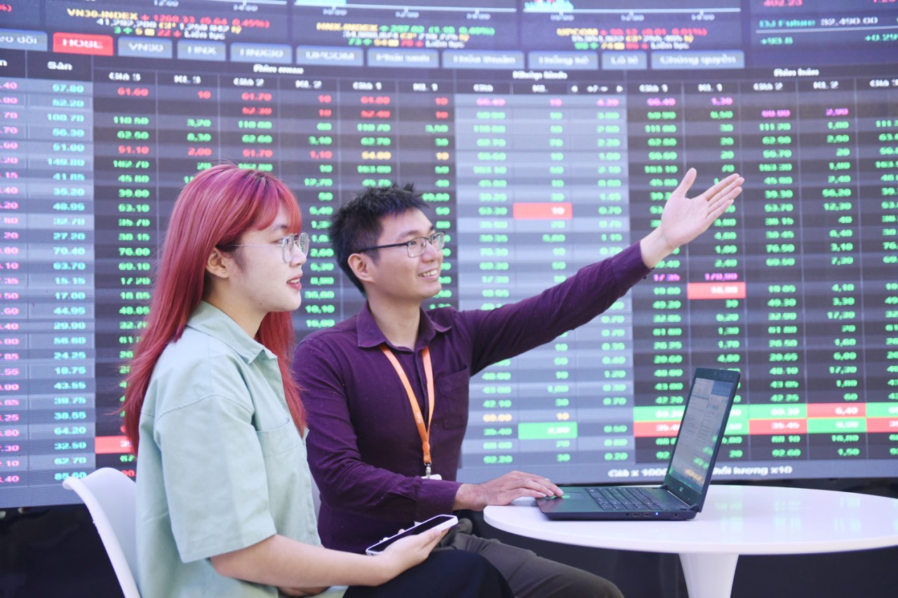 Hoàn thiện khung pháp lý chào bán, phát hành chứng khoán