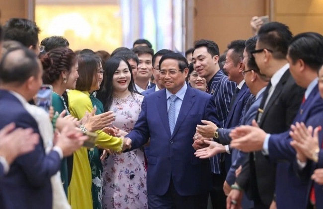 tet doanh nhan tri an cong hien tiep lua niem tin