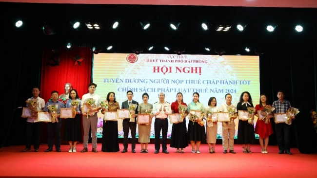 Thuế TP. Hải Phòng tuyên dương 101 doanh nghiệp, cá nhân, hộ kinh doanh chấp hành tốt chính sách pháp luật thuế