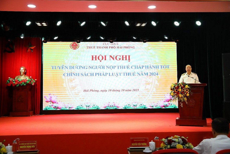 Thuế TP. Hải Phòng tuyên dương 101 doanh nghiệp, cá nhân, hộ kinh doanh chấp hành tốt chính sách pháp luật thuế Thuế TP. Hải Phòng tuyên dương 101 doanh nghiệp, cá nhân, hộ kinh doanh chấp hành tốt chính sách pháp luật thuế