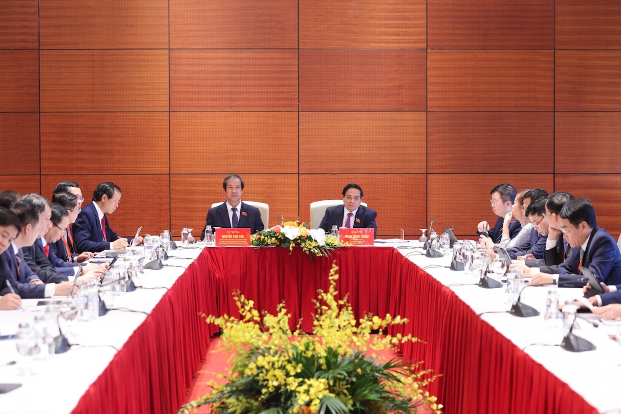 Đại hội Đảng bộ Chính phủ lần thứ I thảo luận tại tổ về các dự thảo văn kiện Đại hội Đảng bộ Chính phủ lần thứ I thảo luận tại tổ về các dự thảo văn kiện