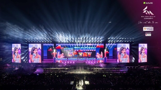 “Phải lòng” Bank Tím tại Em Xinh “Say Hi” Concert Đêm 2