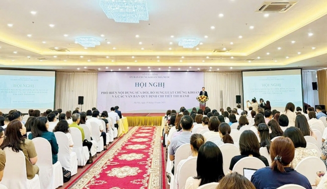 dua luat chung khoan sua doi vao cuoc song tao nen tang phat trien ben vung