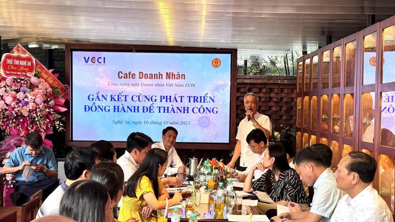 Thuế tỉnh Nghệ An đối thoại với trên 100 doanh nghiệp, doanh nhân về pháp luật thuế