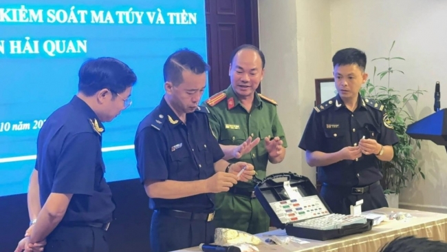 Nâng cao kỹ năng nghiệp vụ kiểm soát ma túy và tiền chất cho cán bộ hải quan
