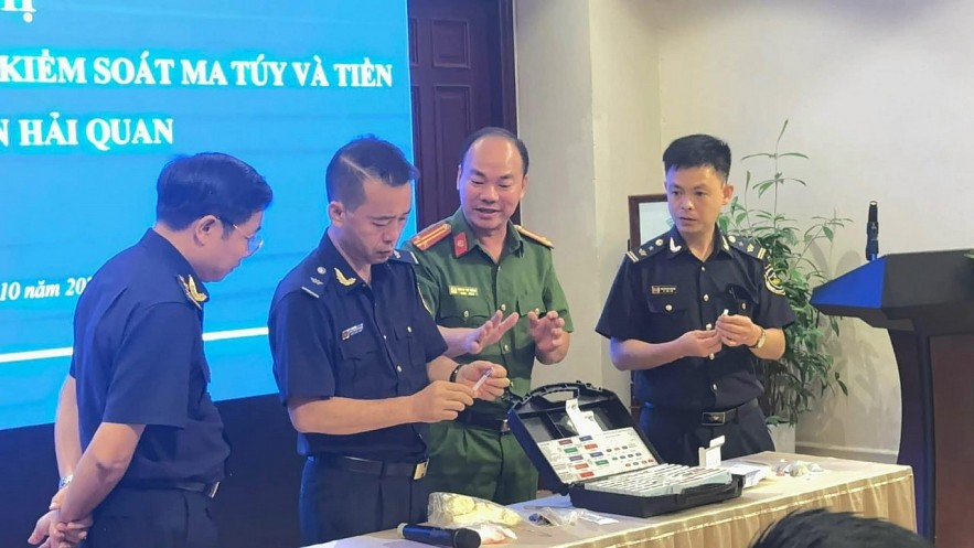 Nâng cao kỹ năng nghiệp vụ kiểm soát ma túy và tiền chất cho cán bộ hải quan