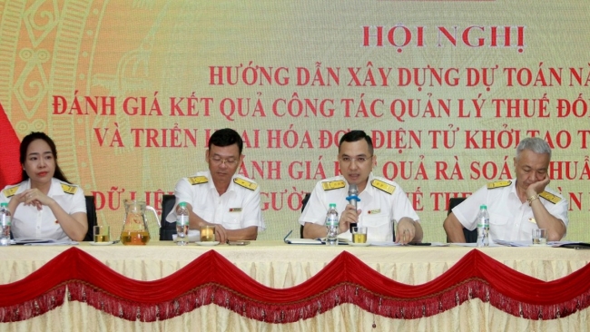 Thuế tỉnh Nghệ An triển khai "chiến dịch 30 ngày đêm" chuyển đổi hộ kinh doanh nộp thuế khoán sang phương pháp kê khai