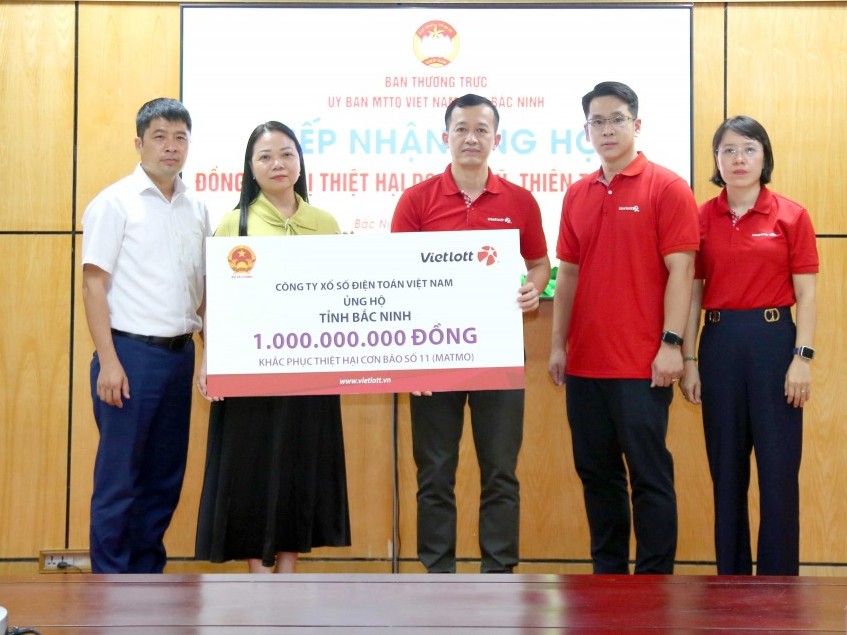 Vietlott và Quỹ Tâm Tài Việt trao 2,3 tỷ đồng ủng hộ 3 tỉnh phía Bắc khắc phục hậu quả do bão số 11