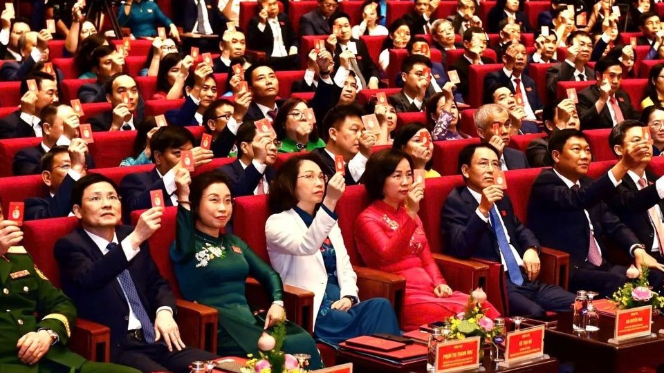 Thông qua Chương trình làm việc phiên chính thức và quy chế làm việc của Đại hội