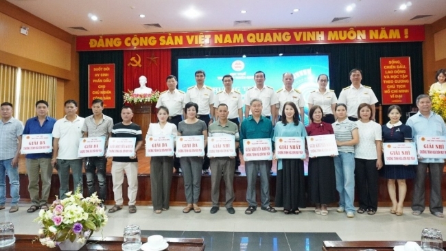 Thuế tỉnh Tuyên Quang trao thưởng hóa đơn may mắn quý I, II