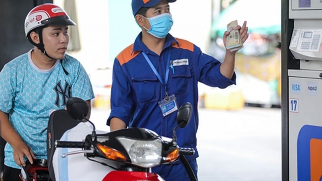 Từ 15h ngày 16/10, giá xăng tăng 88 đồng - 174 đồng/lít