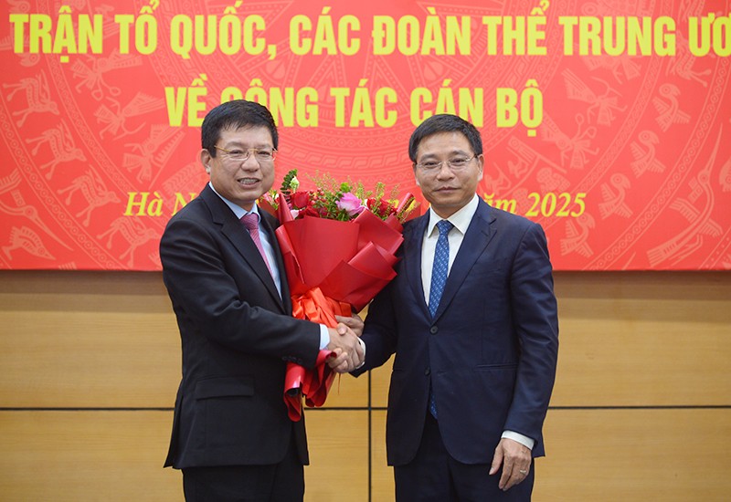 Thứ trưởng Bộ Tài chính Hồ Sỹ Hùng được điều động làm Bí thư Đảng uỷ VCCI | VCCI Thứ trưởng Bộ Tài chính Hồ Sỹ Hùng được điều động làm Bí thư Đảng uỷ VCCI | VCCI