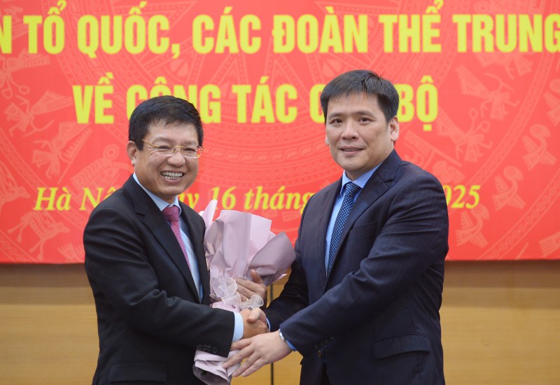Thứ trưởng Bộ Tài chính Hồ Sỹ Hùng được điều động làm Bí thư Đảng uỷ VCCI | VCCI Thứ trưởng Bộ Tài chính Hồ Sỹ Hùng được điều động làm Bí thư Đảng uỷ VCCI | VCCI