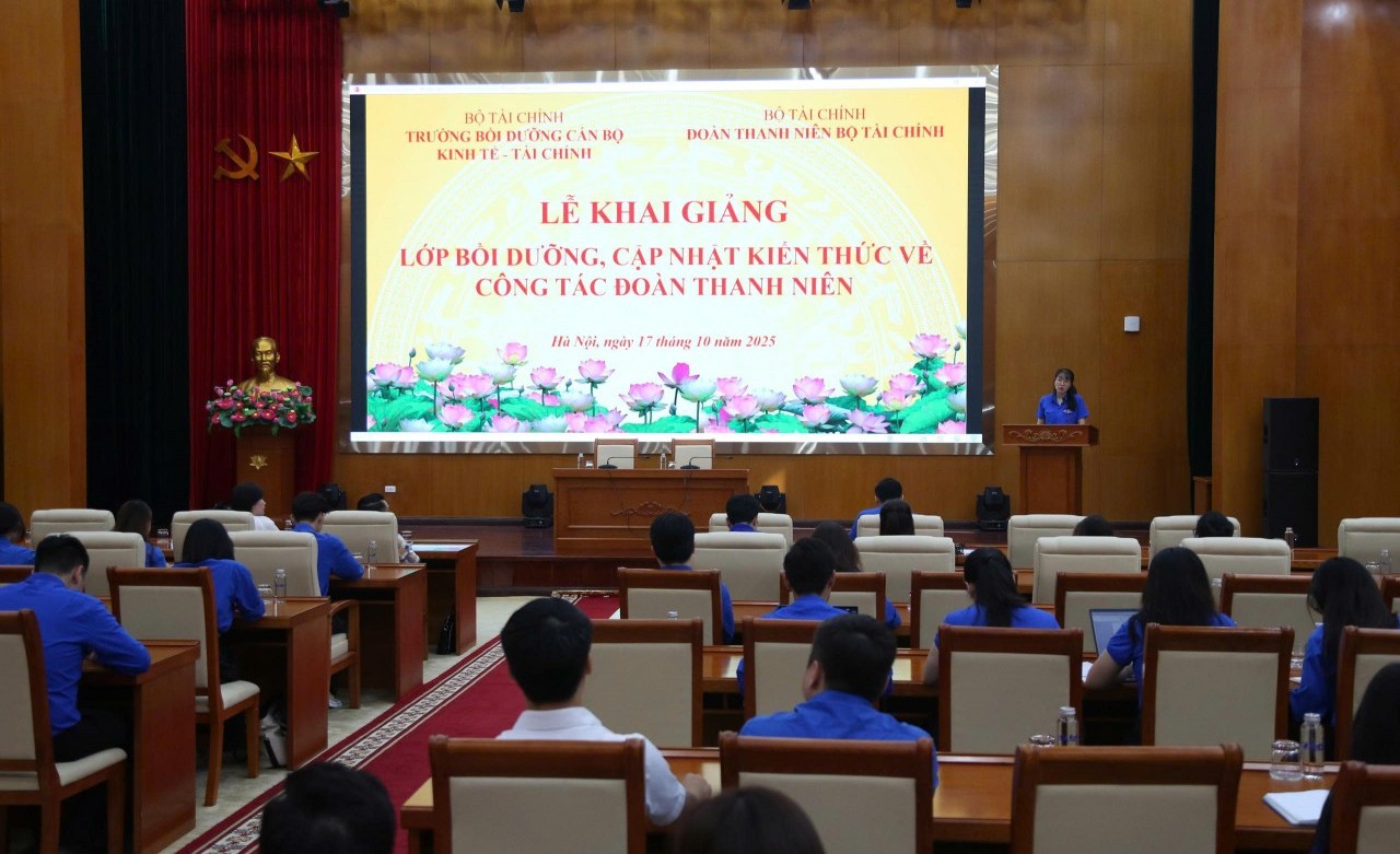 Khai giảng Lớp bồi dưỡng, cập nhật kiến thức về công tác đoàn thanh niên