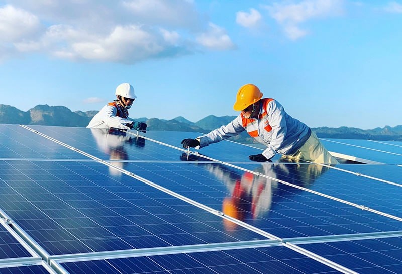 Phát triển năng lượng mới, sạch và sử dụng năng lượng tiết kiệm để giảm phát thải