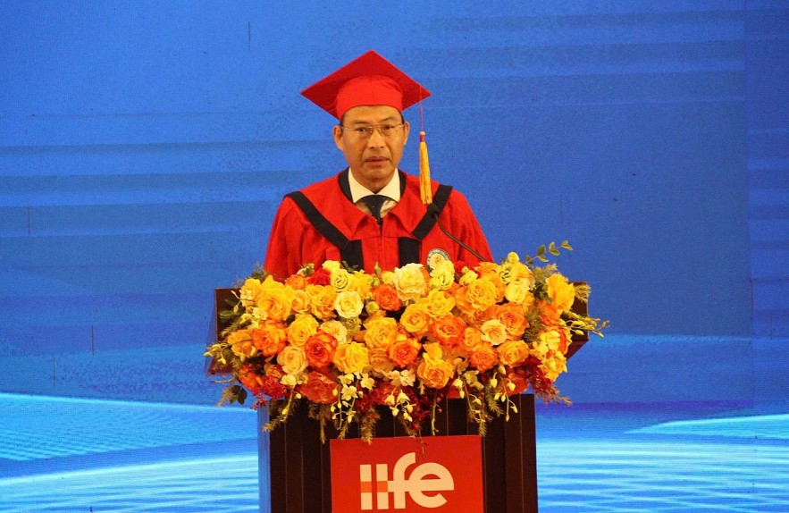 Viện Đào tạo quốc tế trao bằng tốt nghiệp cho 12 thạc sĩ và 132 tân cử nhân DDP Học viện Tài chính: Viện Đào tạo quốc tế trao bằng tốt nghiệp cho 12 thạc sĩ và 132 tân cử nhân DDP