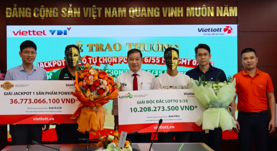 Vietlott trao giải Jackpot 1 power 6/55 và độc đắc Lotto 5/35 cho 2 thuê bao Viettel