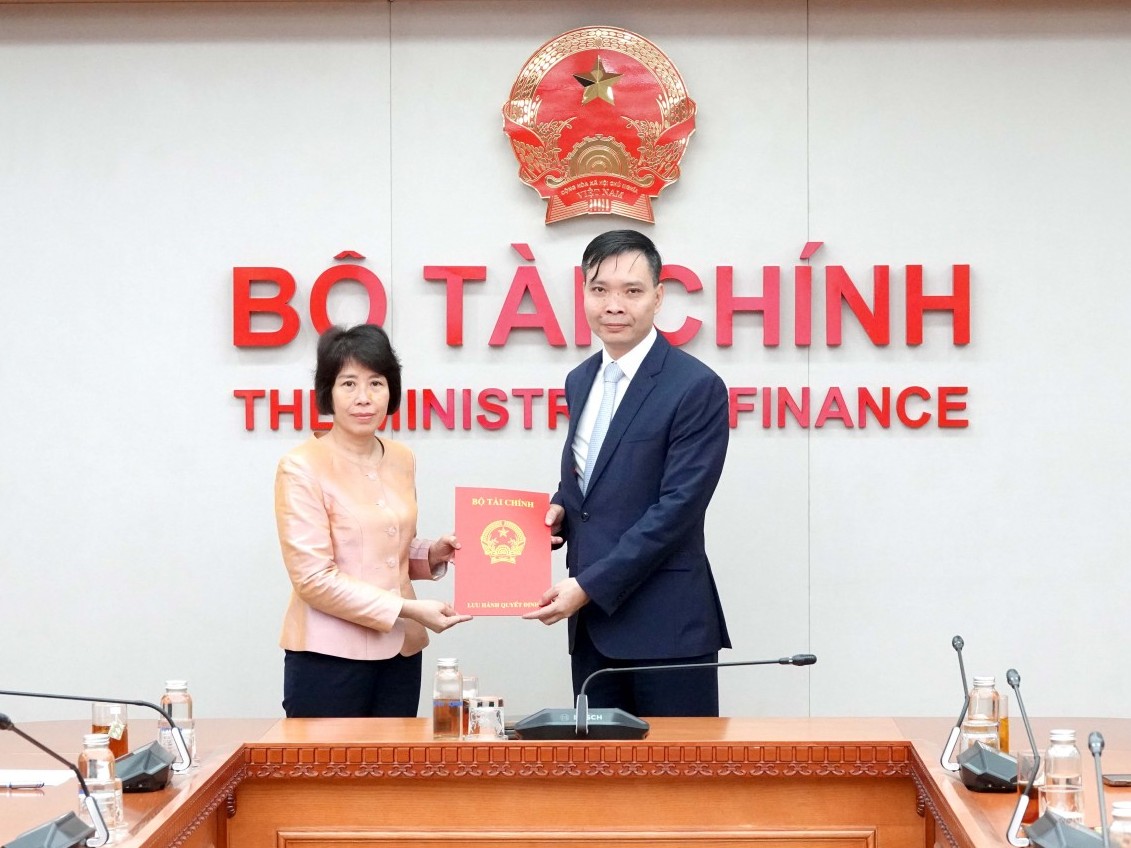 Bộ Tài chính công bố và trao quyết định bổ nhiệm Cục trưởng Cục Đầu tư nước ngoài