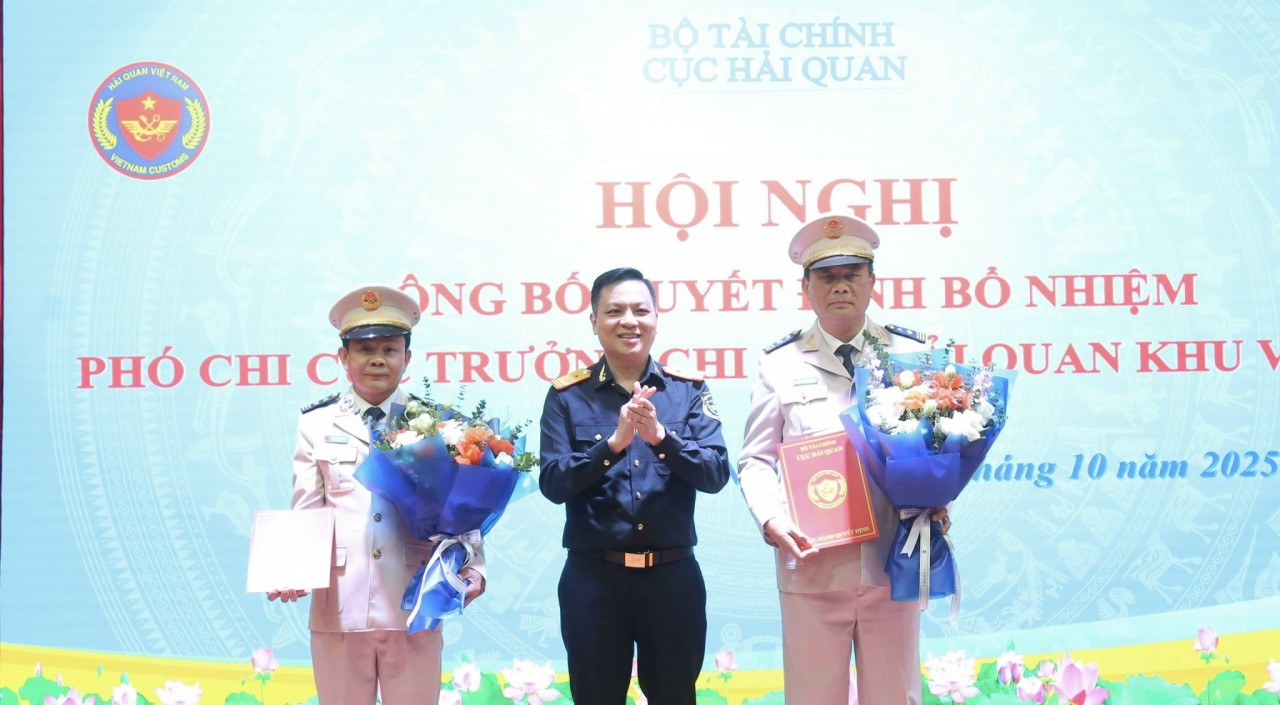 Chi cục Hải quan khu vực VIII có 2 Phó Chi cục trưởng mới Chi cục Hải quan khu vực VIII có 2 Phó Chi cục trưởng mới
