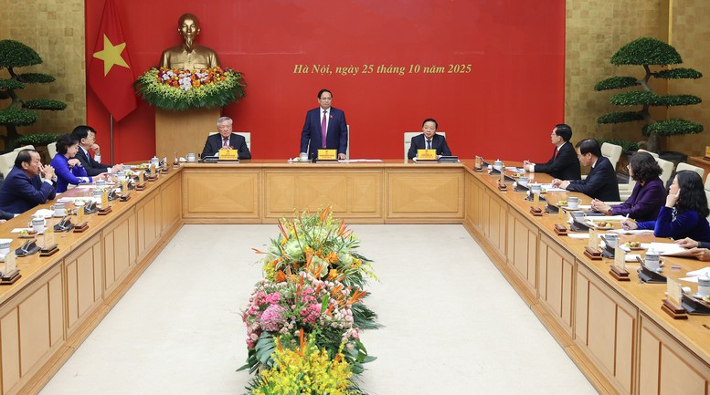 Thủ tướng chủ trì phiên họp Chính phủ về các nhiệm vụ trọng tâm tới cuối năm- Ảnh 3. Thủ tướng chủ trì phiên họp Chính phủ về các nhiệm vụ trọng tâm tới cuối năm- Ảnh 3.