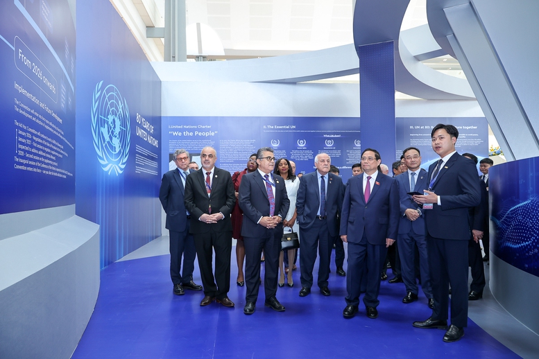 Thủ tướng kêu gọi các nước '5 đẩy mạnh' triển khai Công ước Hà Nội để 'không ai bị bỏ lại phía sau trong kỷ nguyên số'- Ảnh 4. Thủ tướng kêu gọi các nước '5 đẩy mạnh' triển khai Công ước Hà Nội để 'không ai bị bỏ lại phía sau trong kỷ nguyên số'- Ảnh 4.