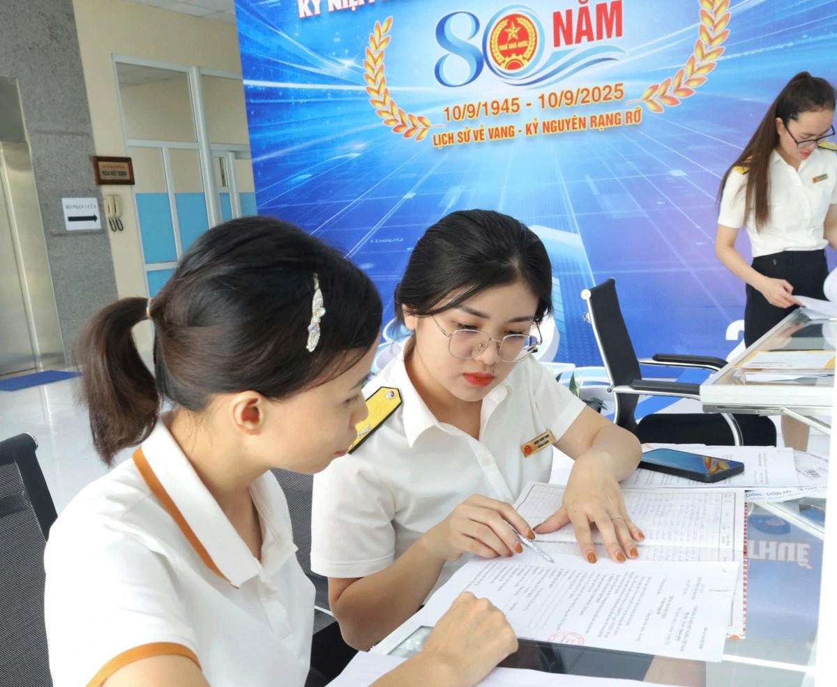 Cần đảm bảo chế độ tiền lương để công chức thuế, hải quan yên tâm công tác, hạn chế tiêu cực Cần đảm bảo chế độ tiền lương để công chức thuế, hải quan yên tâm công tác, hạn chế tiêu cực