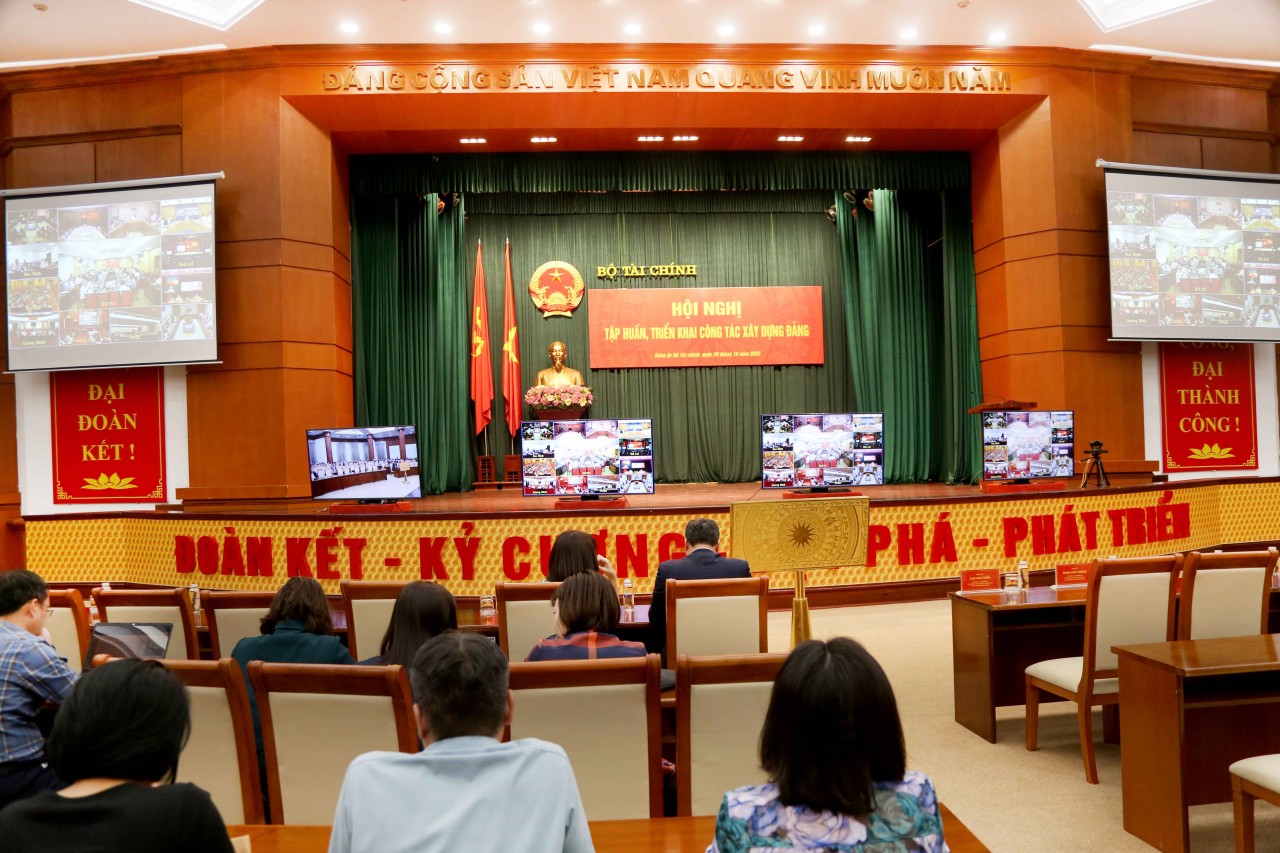 Đảng ủy Bộ Tài chính quán triệt một số văn bản mới về công tác tổ chức xây dựng Đảng