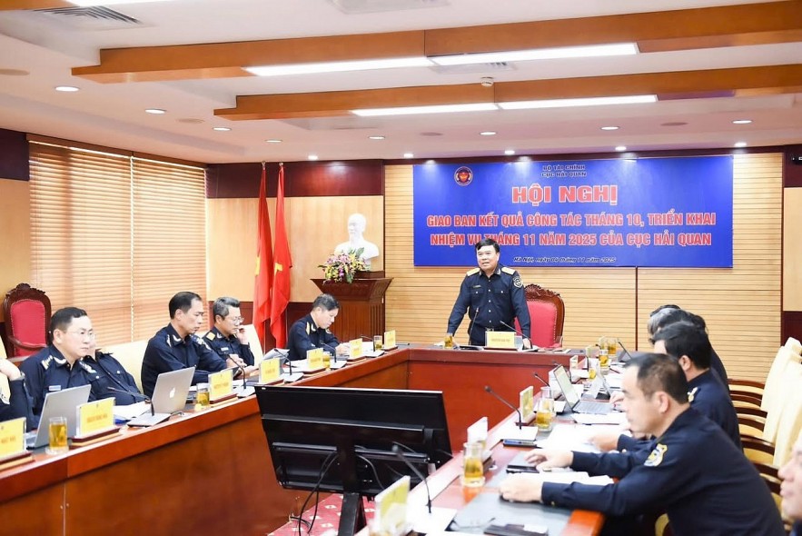 Hải quan thu ngân sách từ hoạt động xuất nhập khẩu đạt  379.816 tỷ đồng