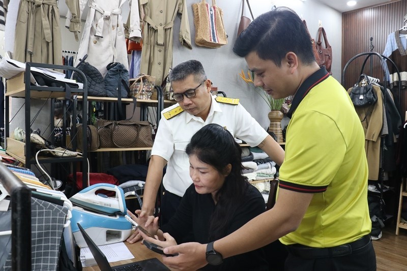 Thuế tỉnh Phú Thọ triển khai “đi từng ngõ, gõ từng hộ” hỗ trợ hộ kinh doanh chuyển sang phương pháp kê khai