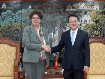 Thứ trưởng Trần Quốc Phương tiếp Đại sứ CHLB Đức tại Việt Nam Helga Margarete Barth