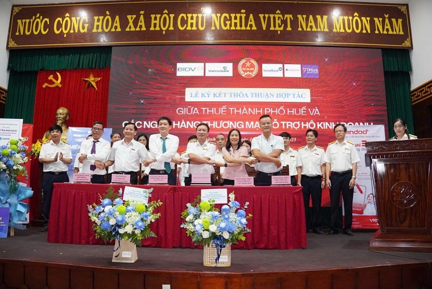 Thuế TP. Huế triển khai “45 ngày cao điểm chuyển đổi mô hình từ thuế khoán sang kê khai đối với hộ kinh doanh”