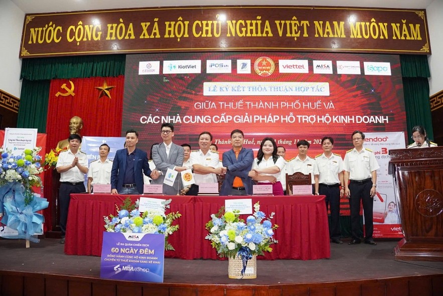 Thuế TP. Huế triển khai “45 ngày cao điểm chuyển đổi mô hình từ thuế khoán sang kê khai đối với hộ kinh doanh” Thuế TP. Huế triển khai “45 ngày cao điểm chuyển đổi mô hình từ thuế khoán sang kê khai đối với hộ kinh doanh”
