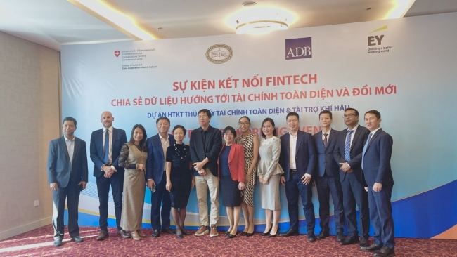 open api dinh hinh san choi moi nganh ngan hang con khong it don vi cham chan