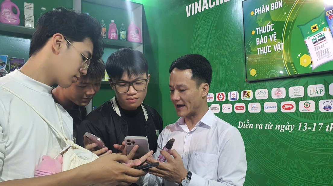 Khai mạc “Ngày mua sắm trực tuyến Việt Nam - Online Friday 2025”