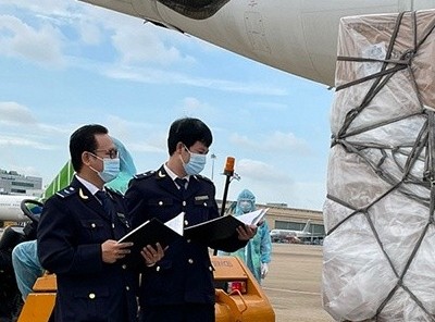 Hải quan hỏa tốc hỗ trợ thông quan hàng viện trợ khẩn cấp cho vùng lũ