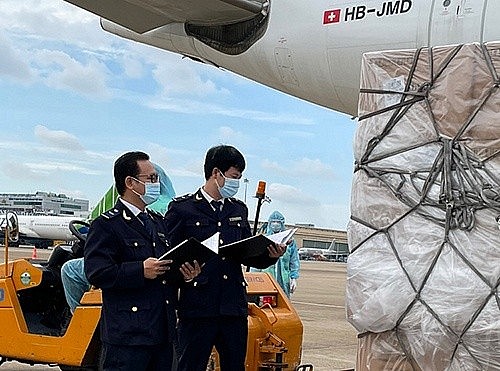 Hải quan hoả tốc hỗ trợ thông quan hàng viện trợ khẩn cấp cho vùng lũ