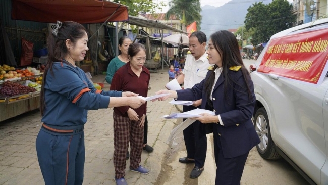 Phú Thọ: Thuế cơ sở 12 “đi từng ngõ, gõ từng hộ” hỗ trợ hộ kinh doanh