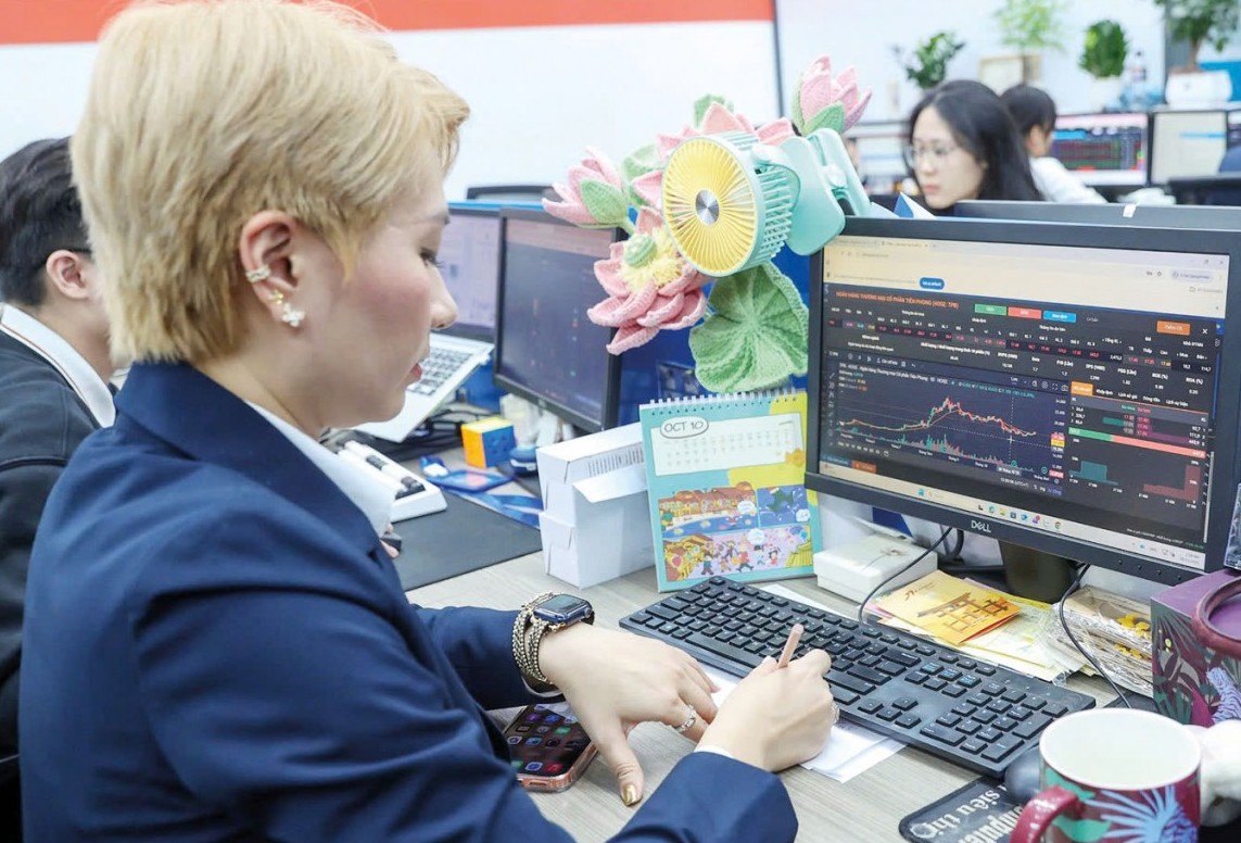 Thị trường chứng khoán tích lũy, tạo nền cho chu kỳ tăng trưởng mới