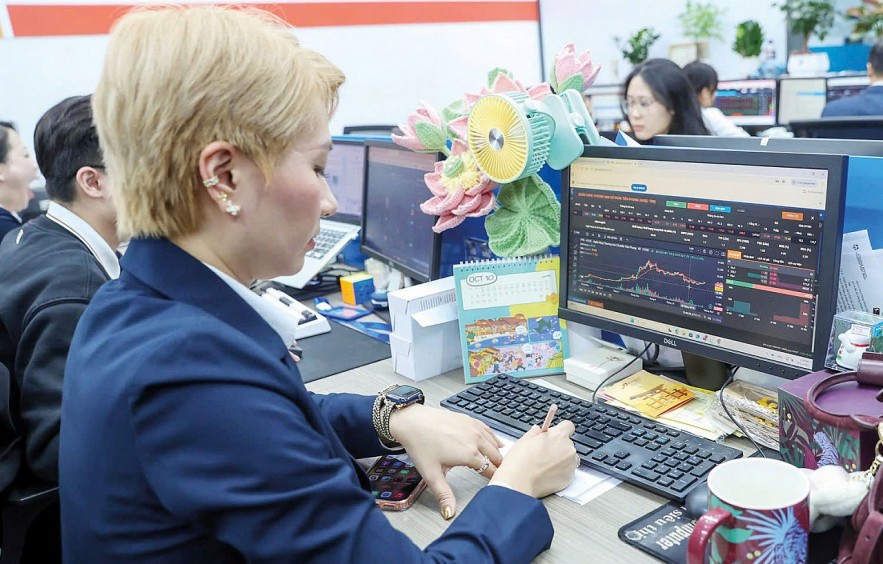 Thị trường chứng khoán tích lũy, tạo nền cho chu kỳ tăng trưởng mới